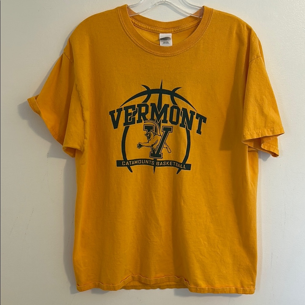 University of Vermont Catamounts America East Basketball Conference T-Shirt Sz L